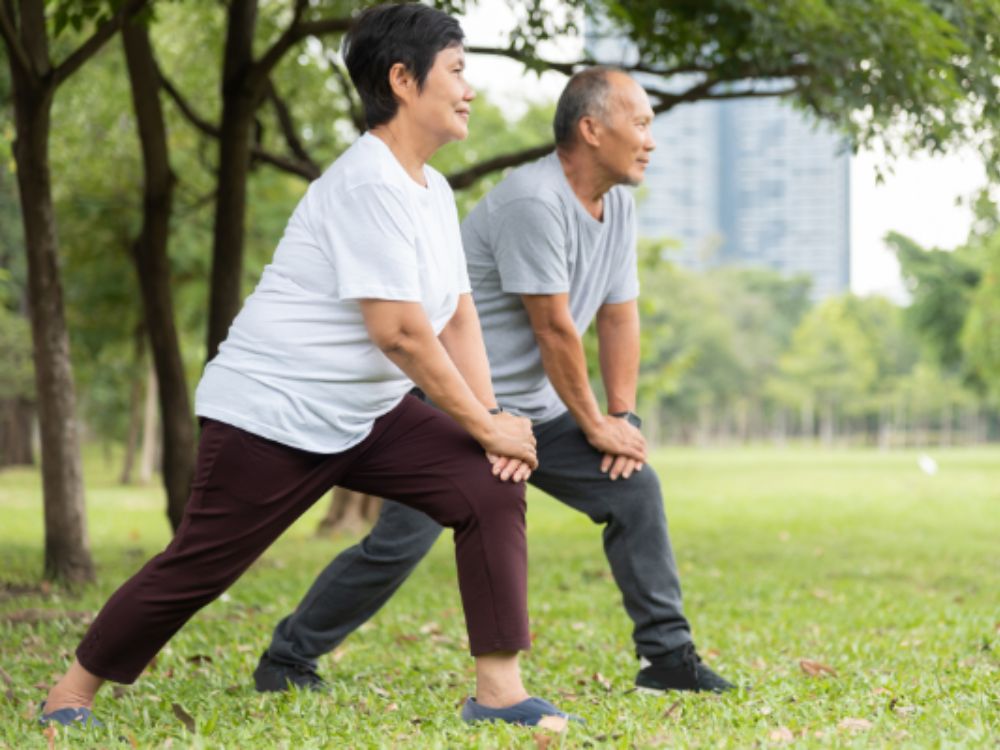 Đau nhức xương khớp ở người già: Nguyên nhân và cách chữa hiệu quả